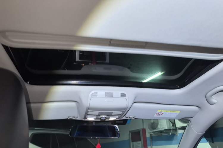 Used Volkswagen Magotan 2015 1.8TSI Luxury Model Headliner