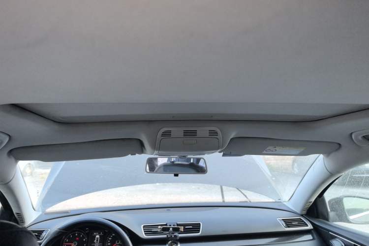 Used Volkswagen Magotan 2015 Facelift 1.8TSI Luxury Model Headliner