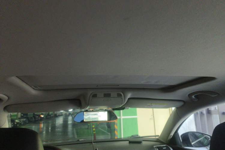 Used Volkswagen Magotan 2015 1.8TSI Luxury Model Headliner