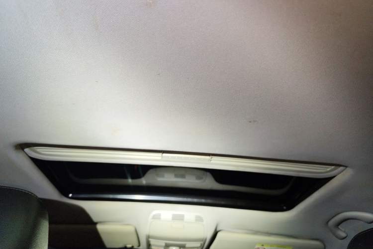 Used Volkswagen Magotan 2015 1.8TSI Luxury Model Headliner