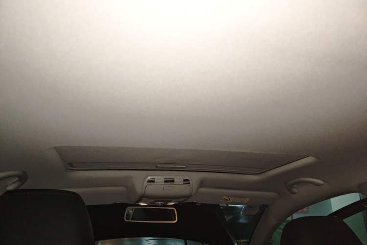 Used Volkswagen Magotan 2015 1.8TSI Advanced Model Headliner
