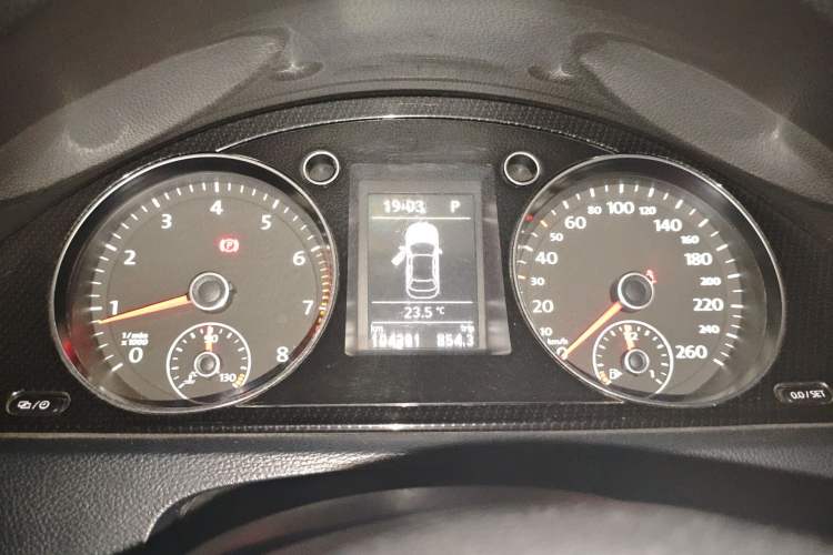 Used Volkswagen Magotan 2015 Facelift 1.8TSI Luxury Model Instrument Cluster