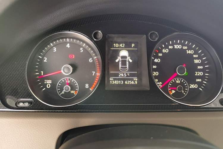 Used Volkswagen Magotan 2015 Facelift 1.8TSI Luxury Model Instrument Cluster