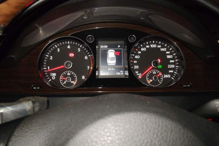 Used Volkswagen Magotan 2015 Revised Version 2.0 TSI Prestige Edition Instrument Cluster