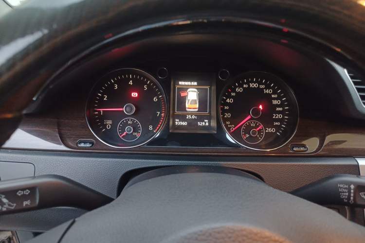 Used Volkswagen Magotan 2015 Revised Version 2.0 TSI Prestige Edition Instrument Cluster