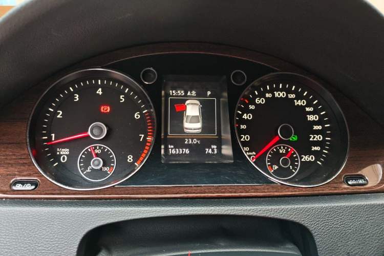 Used Volkswagen Magotan 2015 Revised Version 2.0 TSI Prestige Edition Instrument Cluster