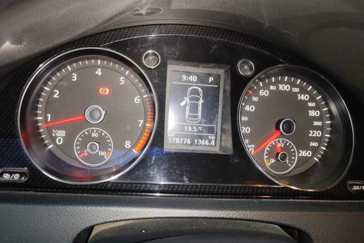 Used Volkswagen Magotan 2015 2.0 TSI Luxury Model Instrument Cluster
