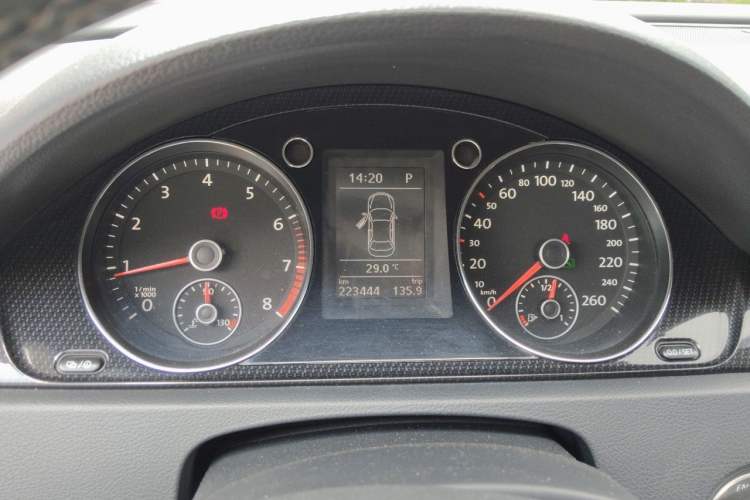 Used Volkswagen Magotan 2015 Revised Version 2.0 TSI Luxury Edition Instrument Cluster