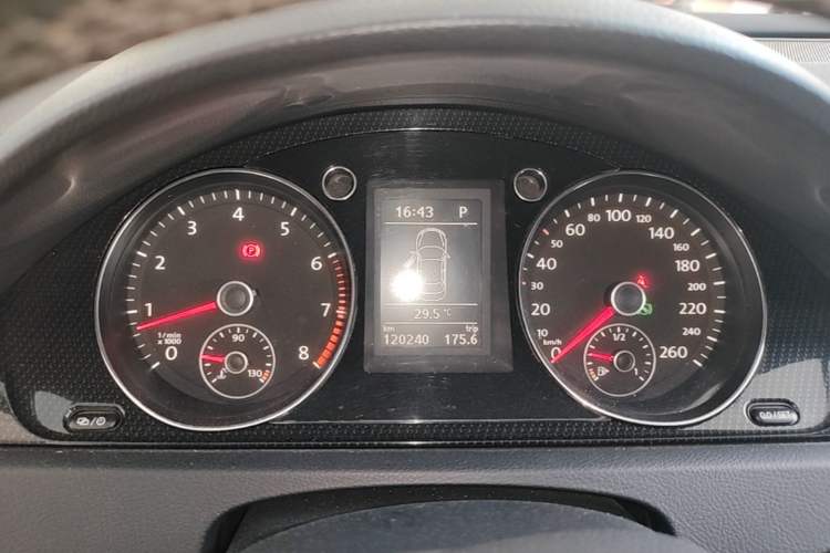 Used Volkswagen Magotan 2015 Facelift 1.8TSI Luxury Model Instrument Cluster