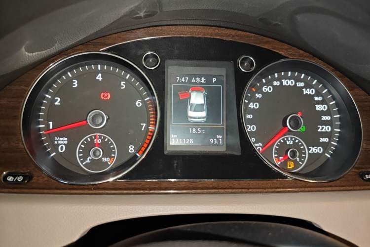 Used Volkswagen Magotan 2015 Revised Version 2.0 TSI Prestige Edition Instrument Cluster