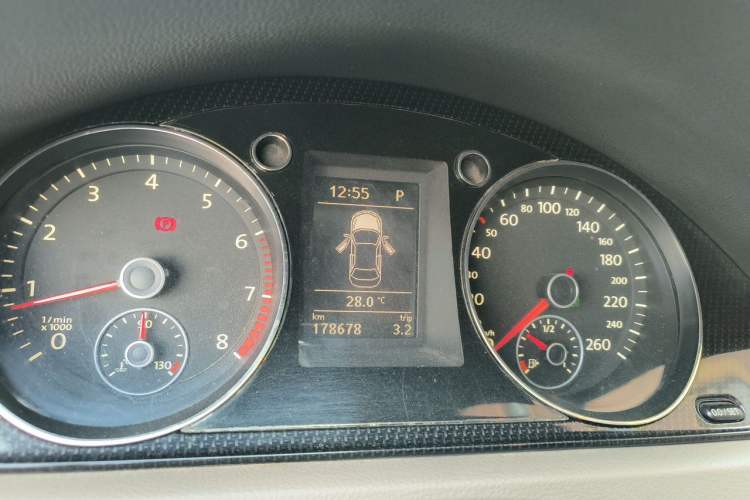 Used Volkswagen Magotan 2015 Facelift 1.8TSI Luxury Model Instrument Cluster