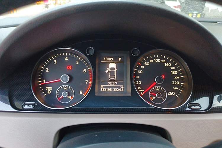 Used Volkswagen Magotan 2015 Facelift 1.8TSI Luxury Model Instrument Cluster