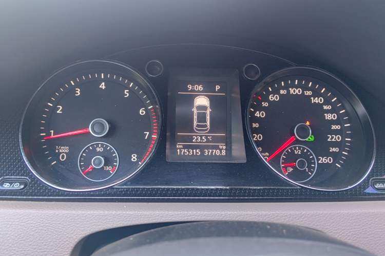 Used Volkswagen Magotan 2015 Facelift 1.8TSI Luxury Model Instrument Cluster