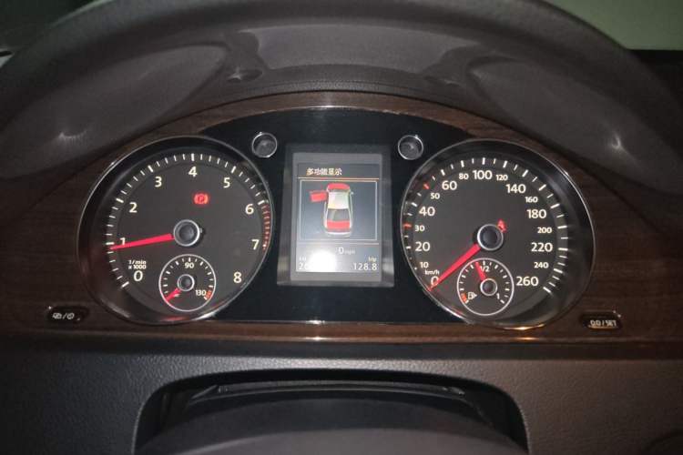 Used Volkswagen Magotan 2015 Revised Version 2.0 TSI Prestige Edition Instrument Cluster