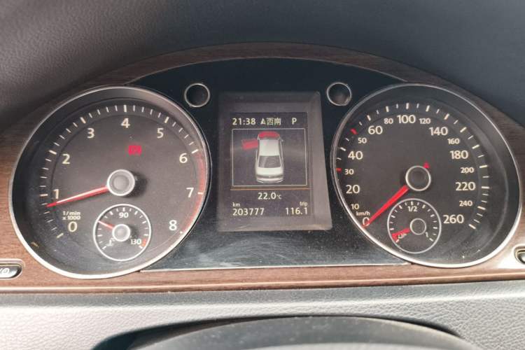 Used Volkswagen Magotan 2015 Revised Version 2.0 TSI Prestige Edition Instrument Cluster