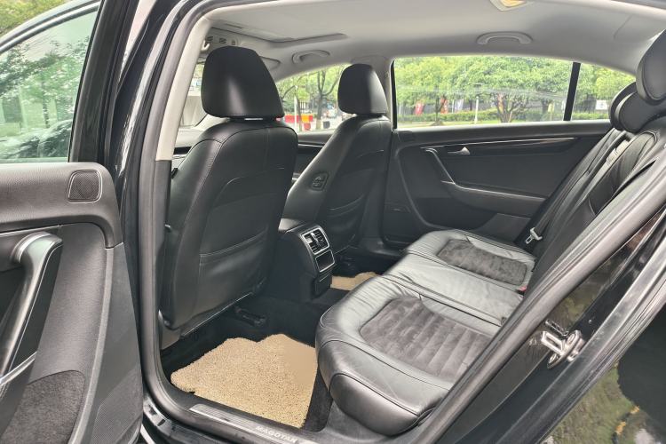 Used Volkswagen Magotan 2015 Facelift 1.8TSI Luxury Model Interior 2