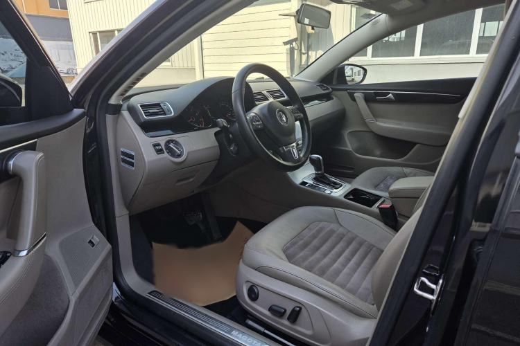 Used Volkswagen Magotan 2015 1.8TSI Luxury Model Interior 2