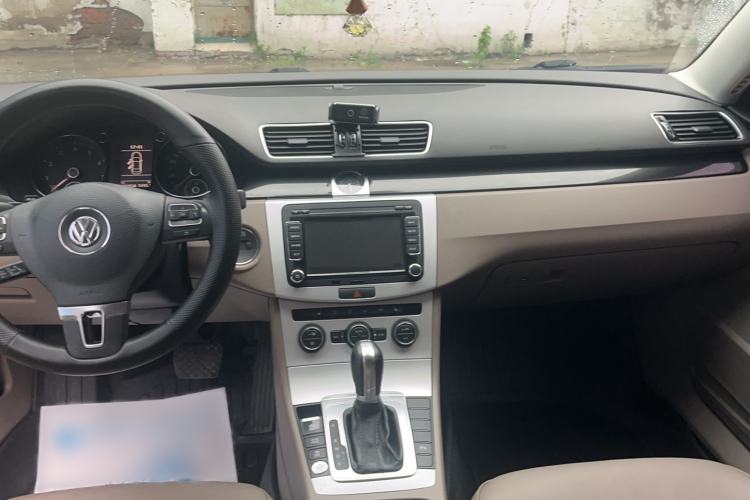 Used Volkswagen Magotan 2015 Facelift 1.8TSI Luxury Model Interior 2