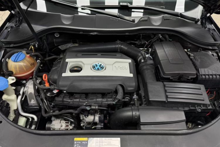 Used Volkswagen Magotan 2015 1.8TSI Luxury Model Interior 2