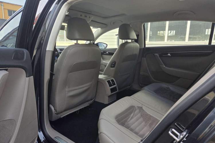 Used Volkswagen Magotan 2015 1.8TSI Luxury Model Interior 3