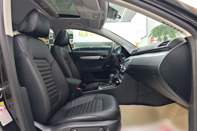 Used Volkswagen Magotan 2015 1.8TSI Advanced Model Interior 4