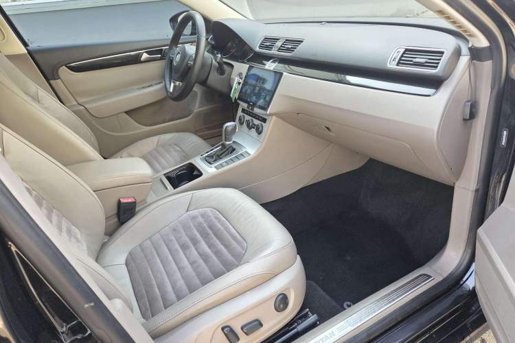 Used Volkswagen Magotan 2015 1.8TSI Luxury Model Interior 4