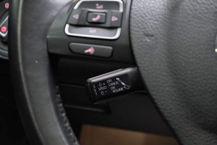 Used Volkswagen Magotan 2015 1.8TSI Advanced Model Interior 8
