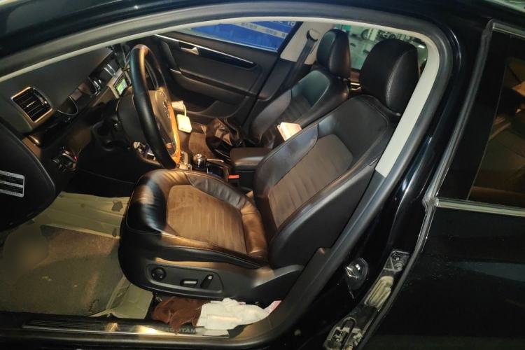 Used Volkswagen Magotan 2015 Revised Version 2.0 TSI Luxury Edition Left Front Seat