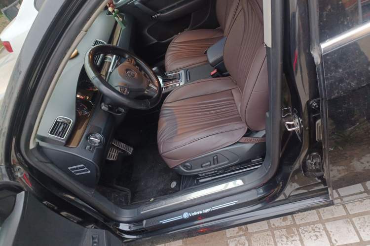 Used Volkswagen Magotan 2015 Revised Version 2.0 TSI Prestige Edition Left Front Seat