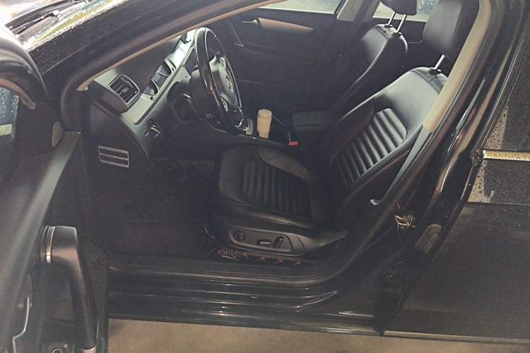 Used Volkswagen Magotan 2015 1.8TSI Advanced Model Left Front Seat