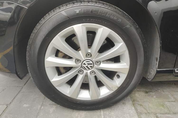 Used Volkswagen Magotan 2015 1.8TSI Luxury Model Left Front Wheel Hub