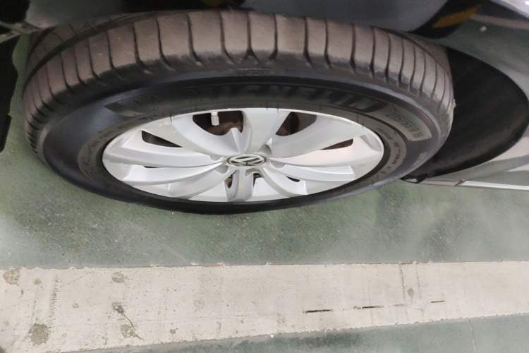 Used Volkswagen Magotan 2015 1.8TSI Luxury Model Left Front Wheel Hub