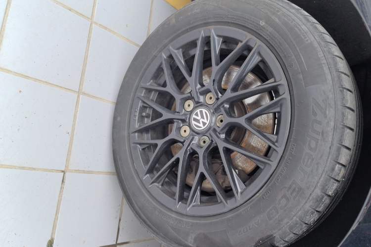 Used Volkswagen Magotan 2015 1.8TSI Advanced Model Left Front Wheel Hub