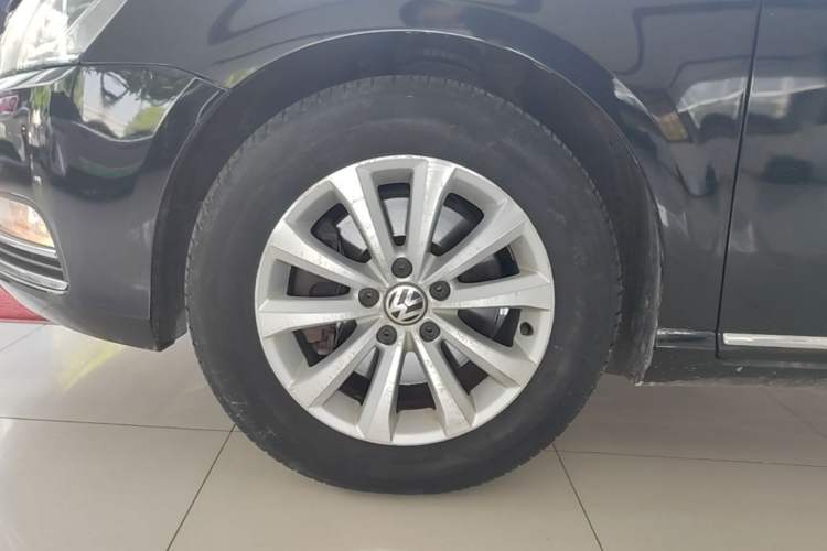 Used Volkswagen Magotan 2015 Facelift 1.8TSI Luxury Model Left Front Wheel Hub