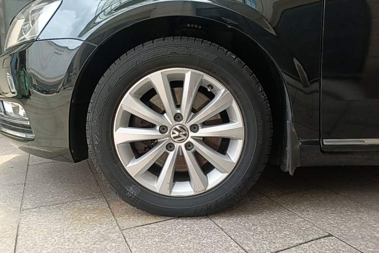Used Volkswagen Magotan 2015 Facelift 1.8TSI Luxury Model Left Front Wheel Hub