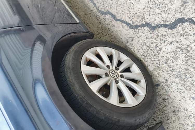 Used Volkswagen Magotan 2015 Facelift 1.8TSI Luxury Model Left Front Wheel Hub