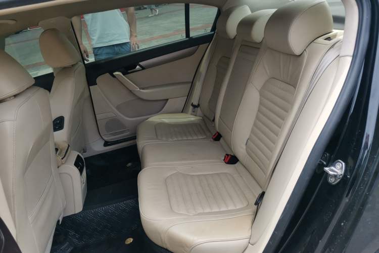 Used Volkswagen Magotan 2015 1.8TSI Advanced Model Left Rear Seat