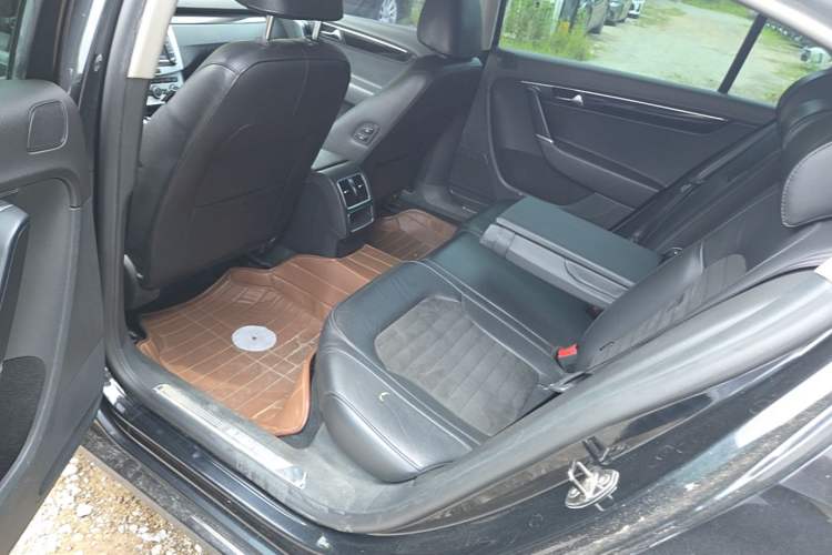 Used Volkswagen Magotan 2015 1.8TSI Luxury Model Left Rear Seat
