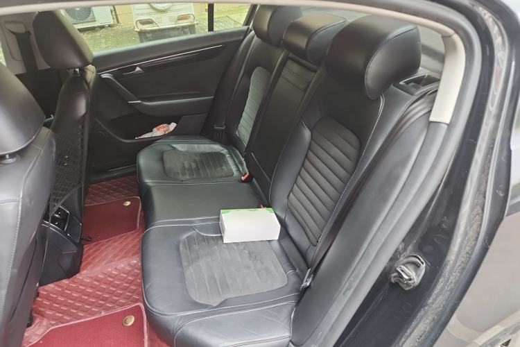 Used Volkswagen Magotan 2015 1.8TSI Luxury Model Left Rear Seat