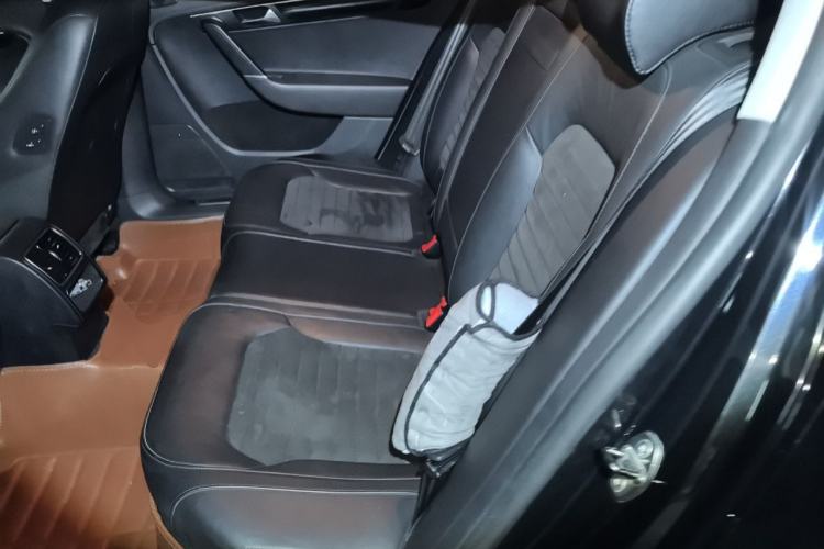 Used Volkswagen Magotan 2015 1.8TSI Luxury Model Left Rear Seat