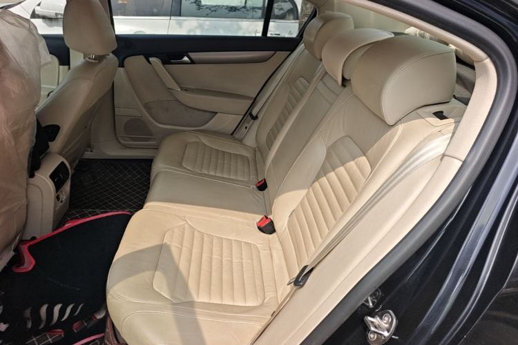 Used Volkswagen Magotan 2015 1.8TSI Advanced Model Left Rear Seat
