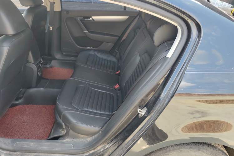 Used Volkswagen Magotan 2015 1.8TSI Advanced Model Left Rear Seat