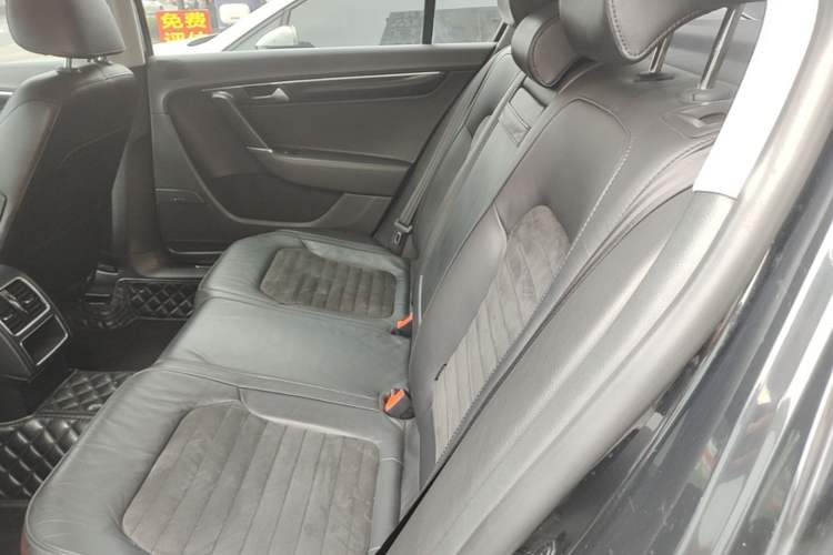 Used Volkswagen Magotan 2015 1.8TSI Luxury Model Left Rear Seat