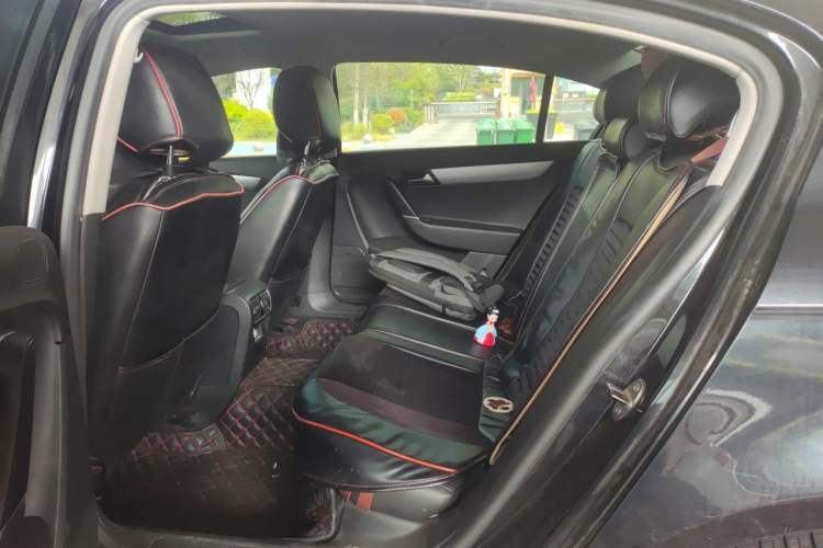 Used Volkswagen Magotan 2015 1.8TSI Advanced Model Left Rear Seat