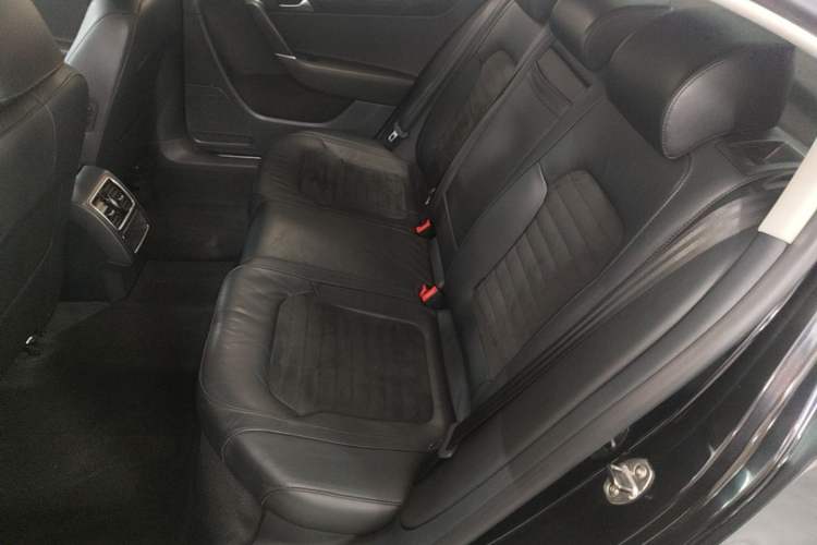 Used Volkswagen Magotan 2015 1.8TSI Luxury Model Left Rear Seat
