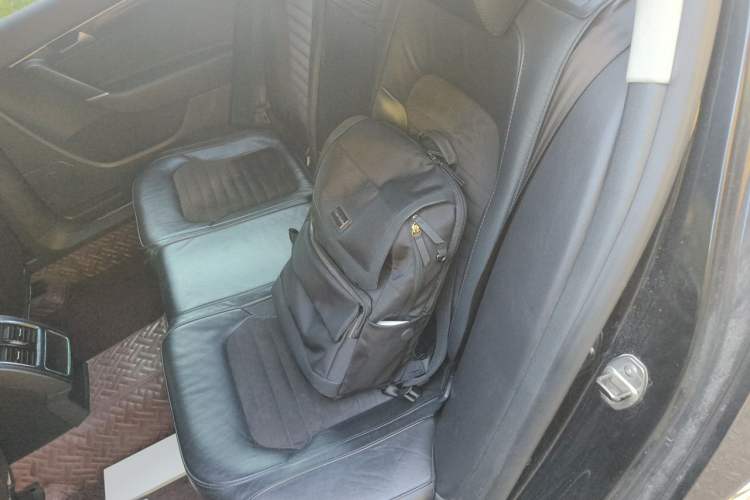 Used Volkswagen Magotan 2015 1.8TSI Luxury Model Left Rear Seat