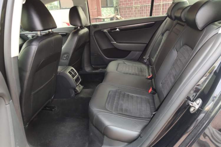 Used Volkswagen Magotan 2015 1.8TSI Luxury Model Left Rear Seat