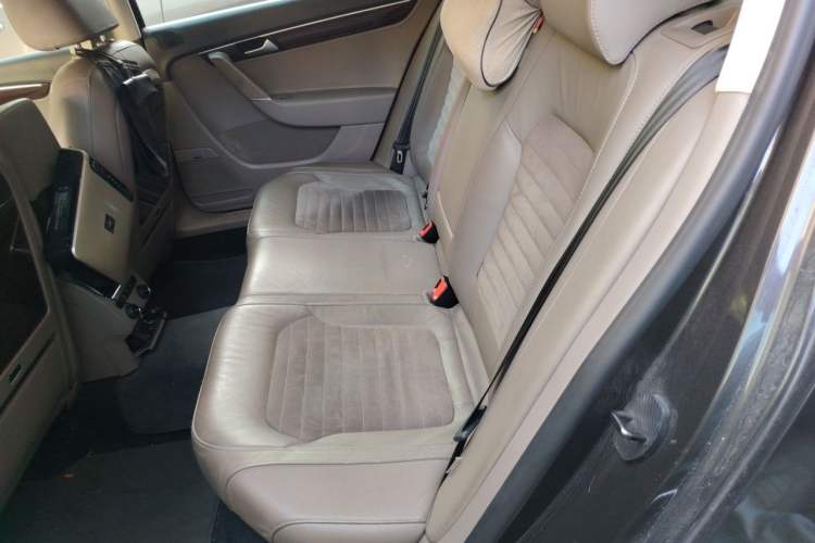 Used Volkswagen Magotan 2015 2.0 TSI Prestige Model Left Rear Seat