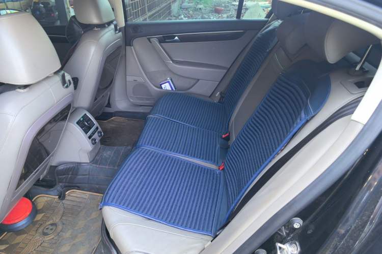Used Volkswagen Magotan 2015 1.8TSI Prestige Model Left Rear Seat