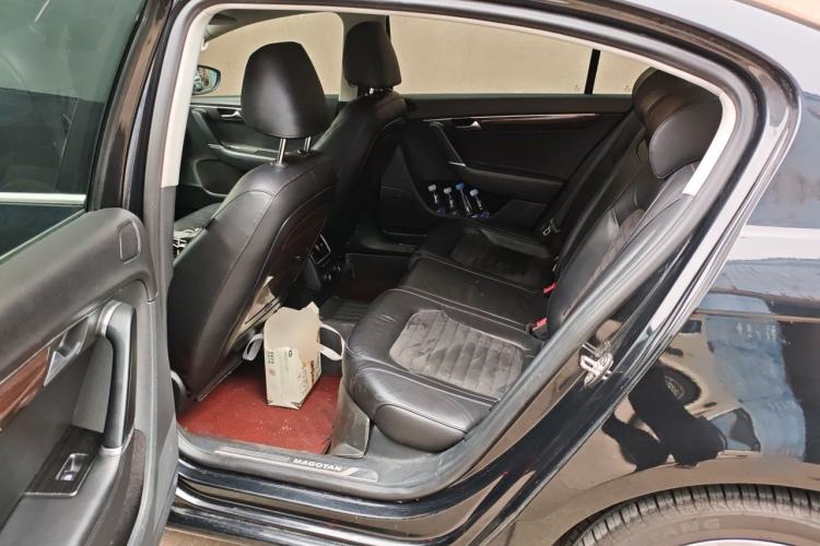 Used Volkswagen Magotan 2015 Revised Version 2.0 TSI Prestige Edition Left Rear Seat